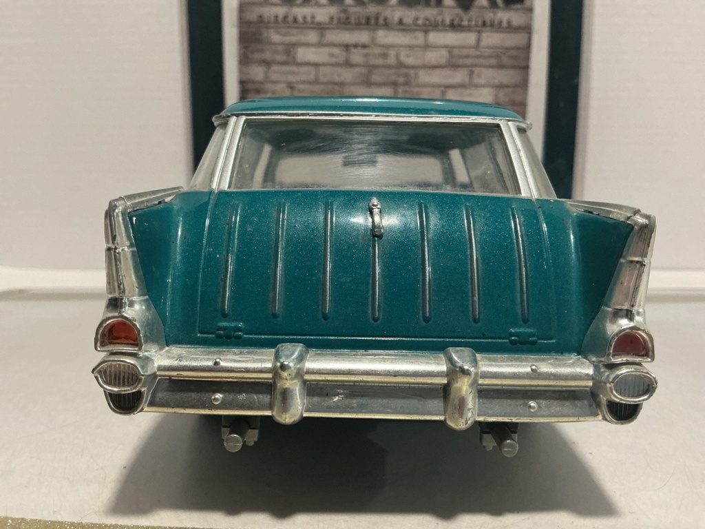 1:18 ROAD TOUGH 1957 NOMAD BLUE ON TAN [MISSING TIRE] [NO BOX] image