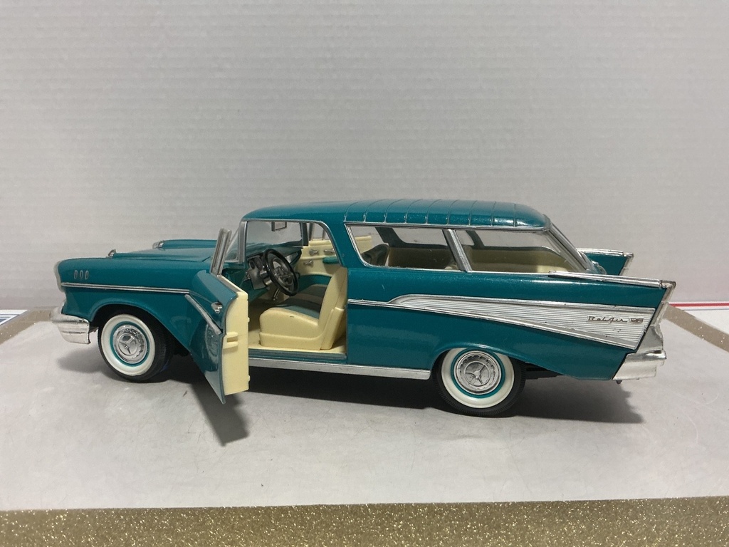 1:18 ROAD TOUGH 1957 NOMAD BLUE ON TAN [MISSING TIRE] [NO BOX] image