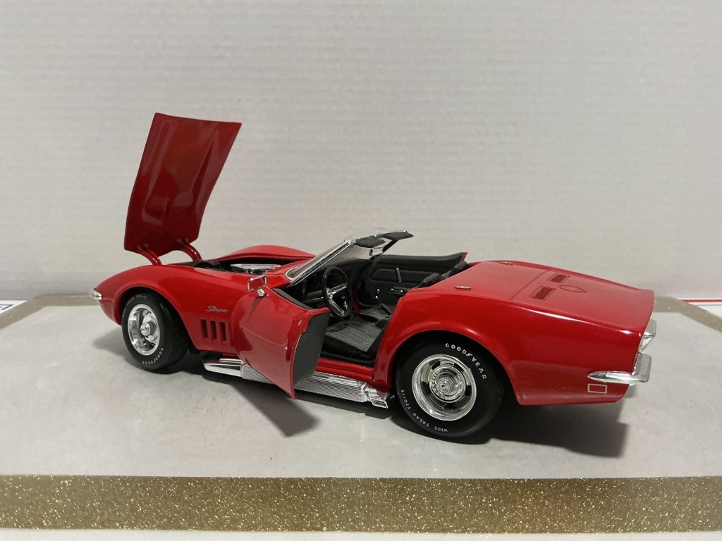 1:18 REVELL 1969 CORVETTE RED ON BLACK image