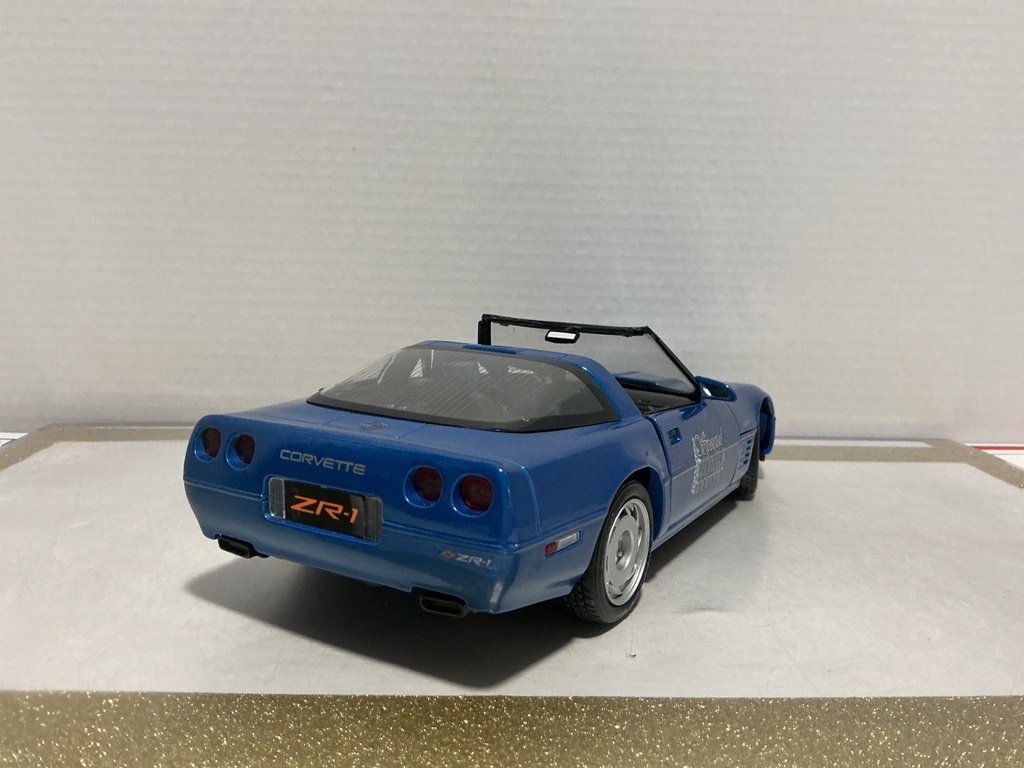 1:18 MAISTO 1992 CORVETTE 2R-1 CORVETTE FEVER image