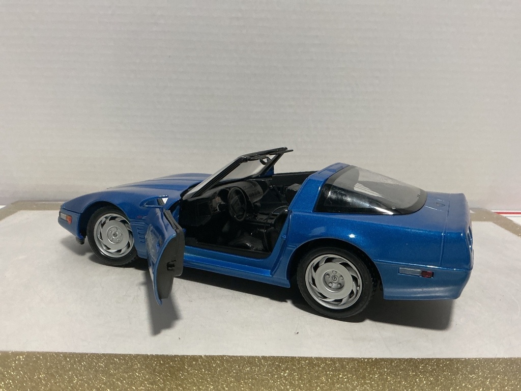 1:18 MAISTO 1992 CORVETTE 2R-1 CORVETTE FEVER image