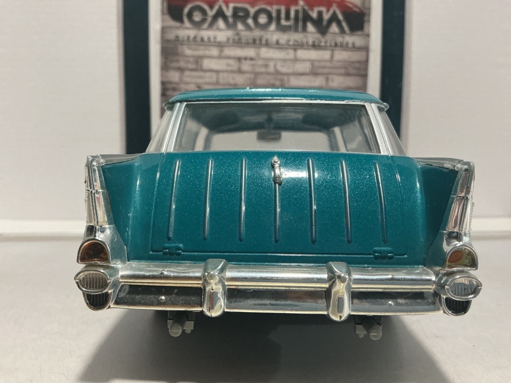 1:18 ROAD TOUGH ‘57 NOMAD BLUE ON TAN [NO BOX] [LOOSE STEERING WHEEL] image