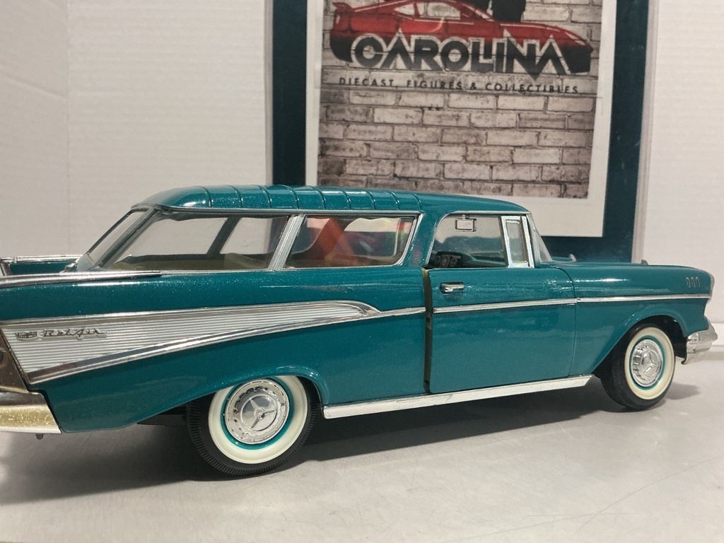1:18 ROAD TOUGH ‘57 NOMAD BLUE ON TAN [NO BOX] [LOOSE STEERING WHEEL] image