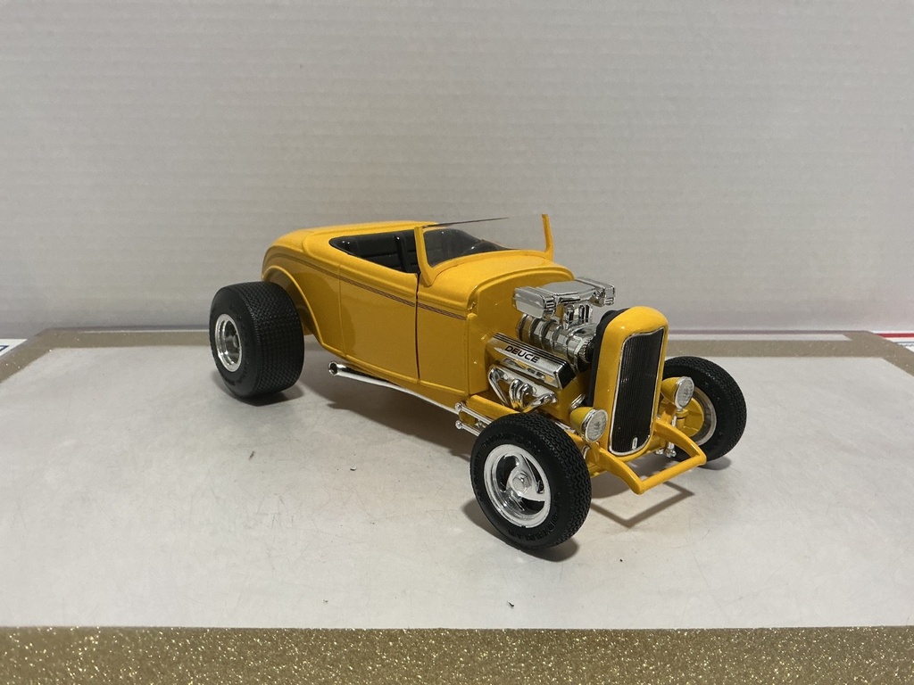 1:18 ERTL FORD STREET ROD YELLOW ON BLACK [NO BOX] image