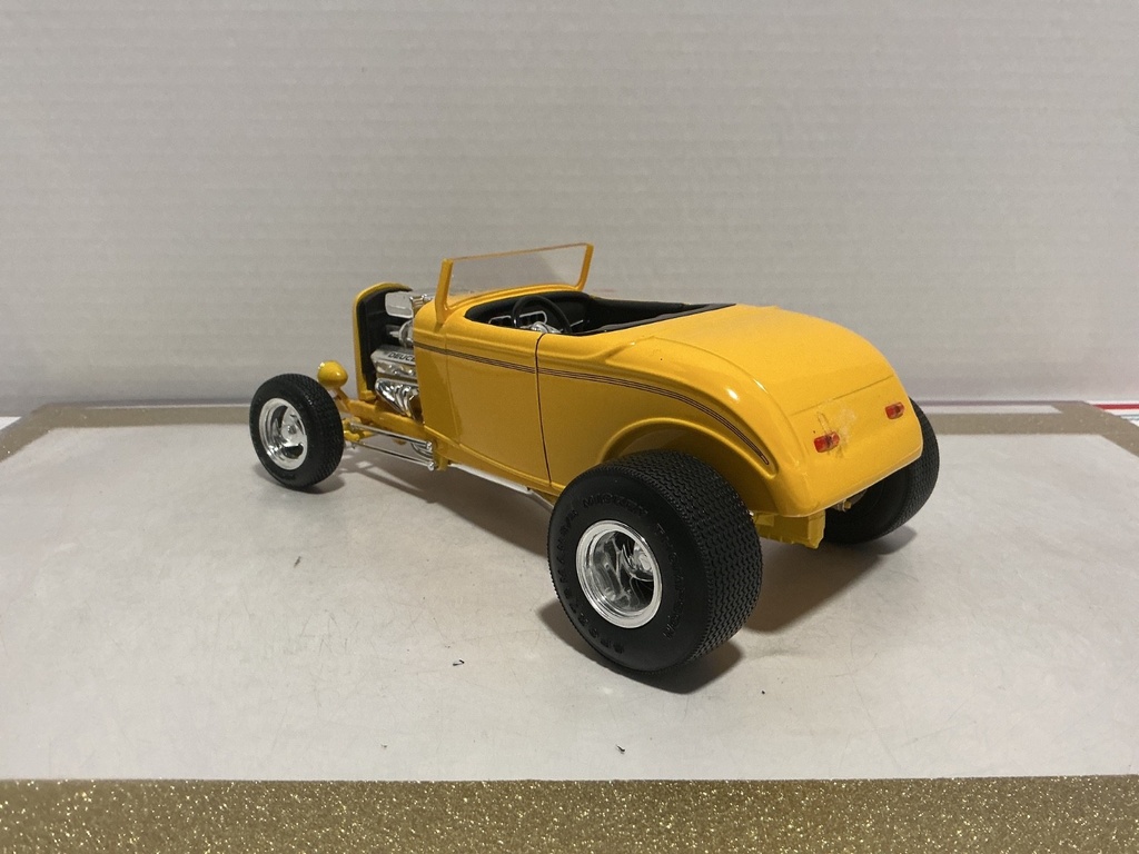 1:18 ERTL FORD STREET ROD YELLOW ON BLACK [NO BOX] image