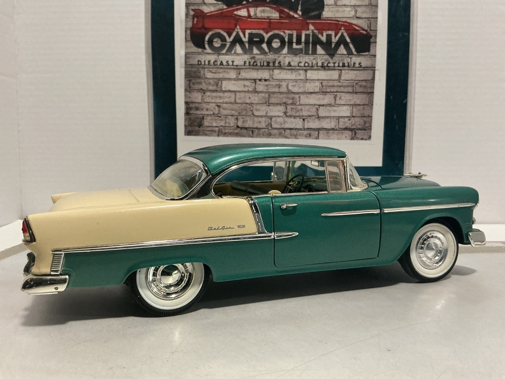 1:18 ERTL 1955 CHEVY BEL AIR GREEN / TAN [NO BOX] image