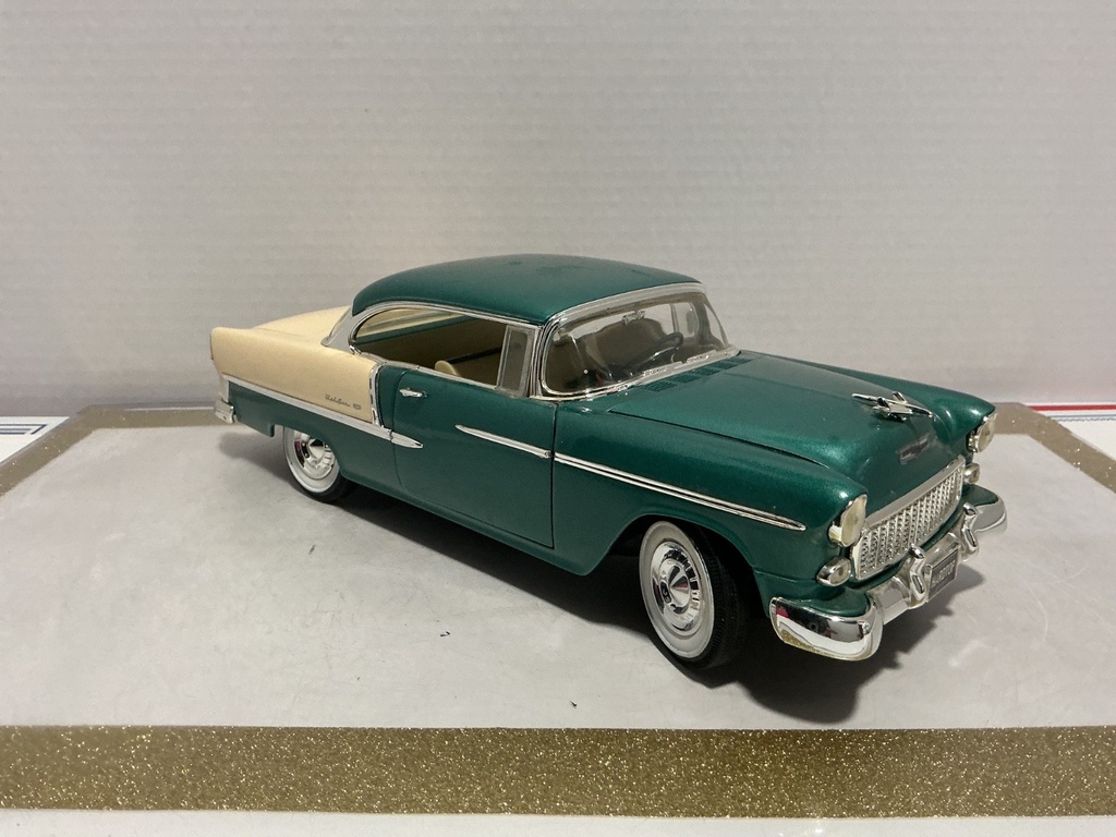 1:18 ERTL 1955 CHEVY BEL AIR GREEN / TAN [NO BOX] image