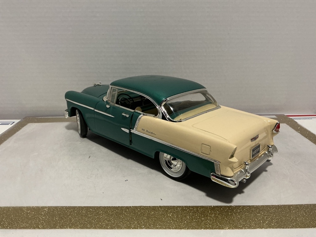 1:18 ERTL 1955 CHEVY BEL AIR GREEN / TAN [NO BOX] image