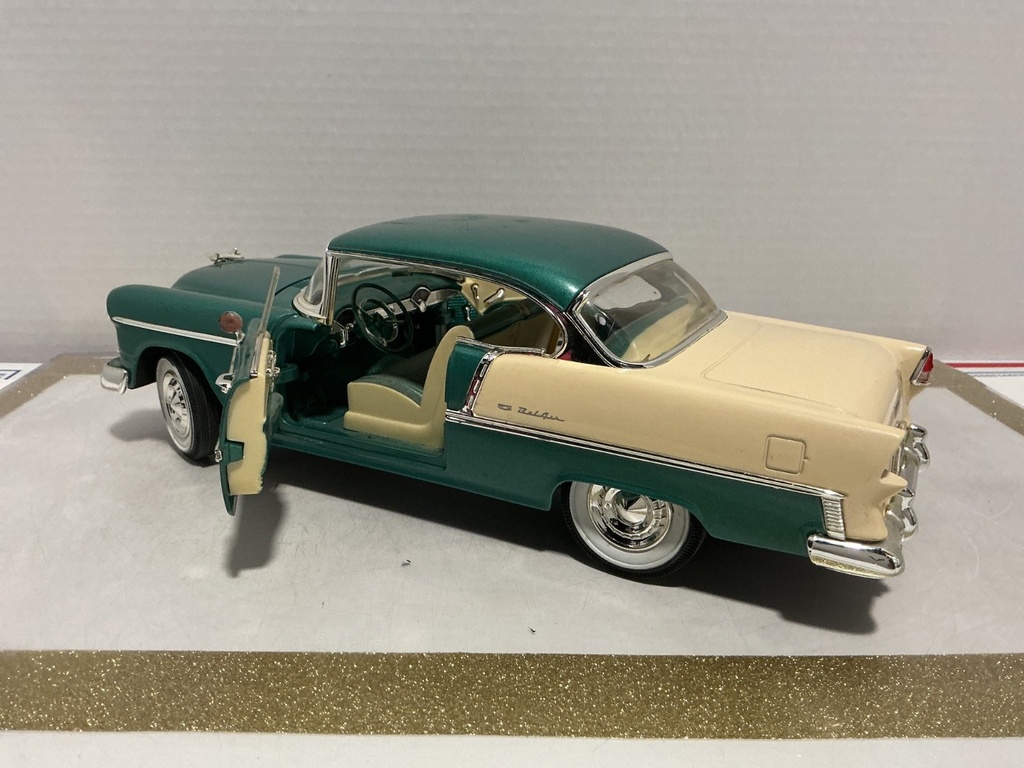1:18 ERTL 1955 CHEVY BEL AIR GREEN / TAN [NO BOX] image