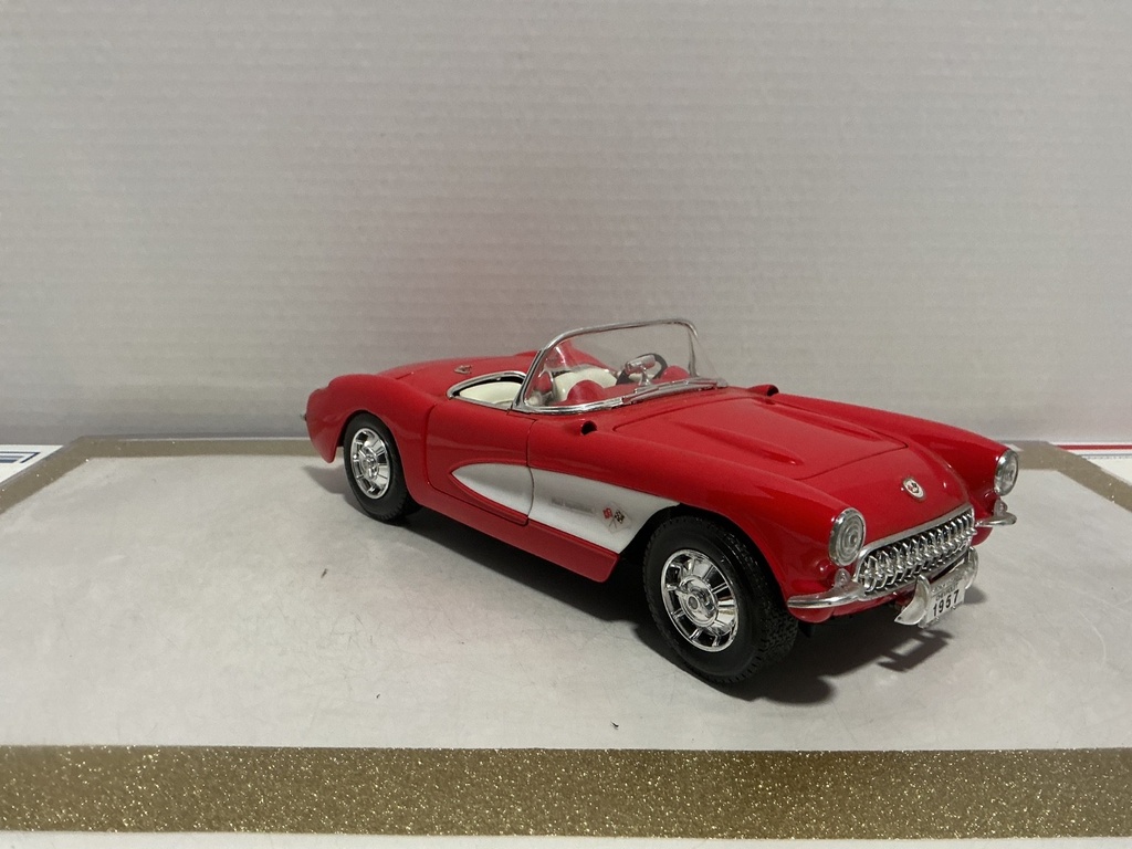 1:18 ROAD LEGENDS 1957 CORVETTE RED ON WHITE [NO BOX] image