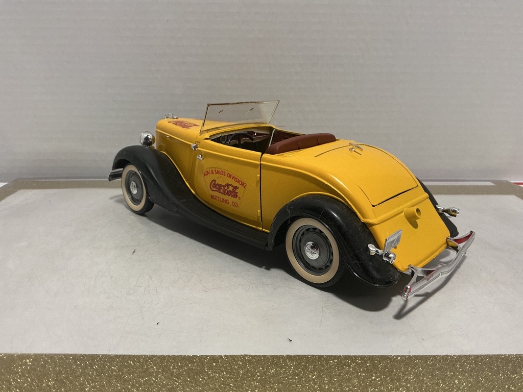 1:18 SOLIDO FORD V8 COCA COLA  [NO BOX] image