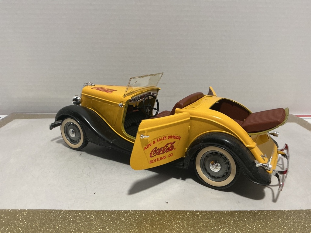 1:18 SOLIDO FORD V8 COCA COLA  [NO BOX] image