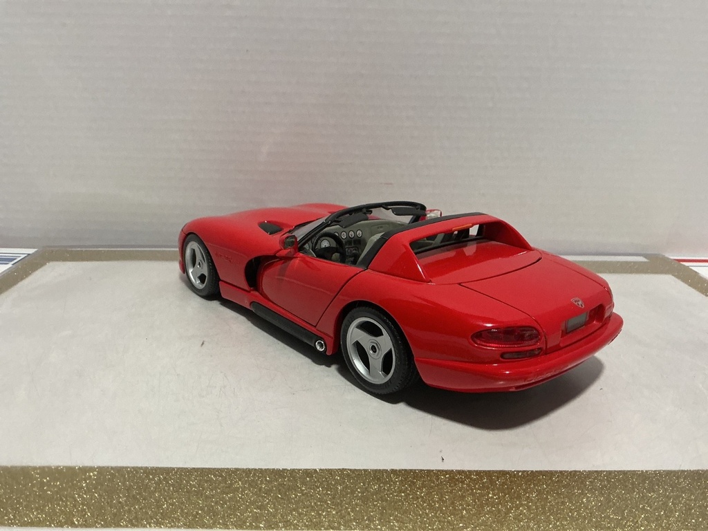 1:18 BBURAGO VIPER RT/10 RED / GRAY [NO BOX] image