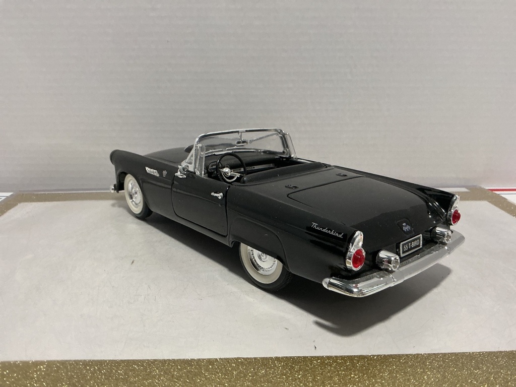 1:18 ROAD SIGNATURE THUNDERBIRD BLACK / TAN [BROKEN WINDSHEILD]  [NO BOX] image