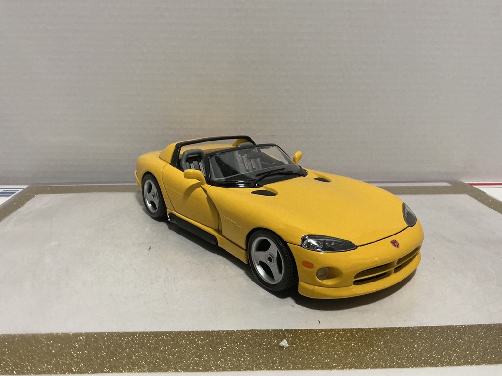 1:18 BBURAGO VIPER RT/10 YELLOW [NO BOX] image