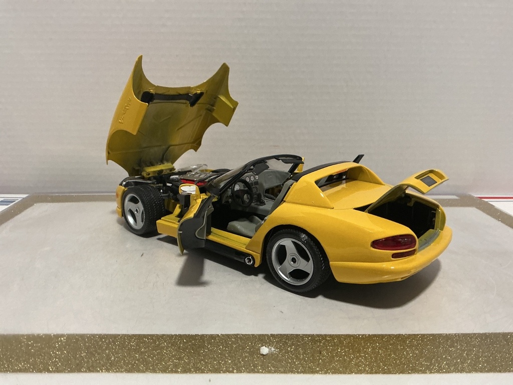 1:18 BBURAGO VIPER RT/10 YELLOW [NO BOX] image