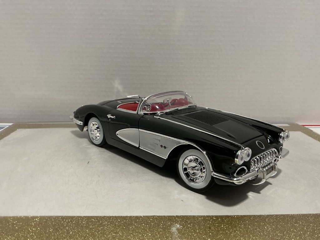 1:18 MOTORMAX 1958 CORVETTE [BROKEN ANTENNA / DRIVER SIDE DOOR ISSUE]  [NO BOX] image