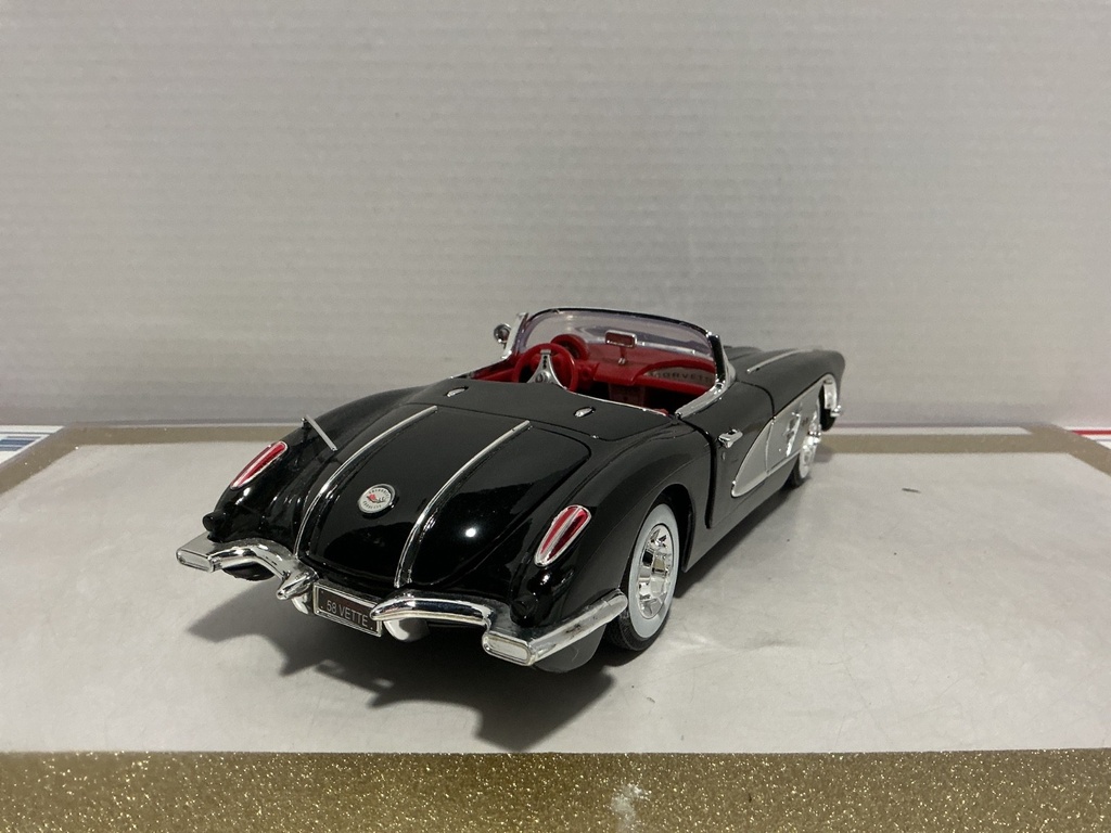 1:18 MOTORMAX 1958 CORVETTE [BROKEN ANTENNA / DRIVER SIDE DOOR ISSUE]  [NO BOX] image