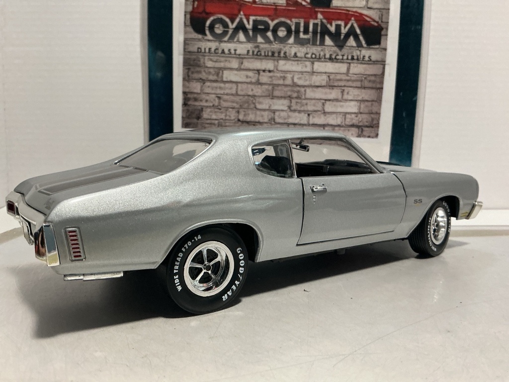 1:18 ERTL 1970 CHEVELLE SILVER ON BLACK [RASH ON ROOF]   [NO BOX] image