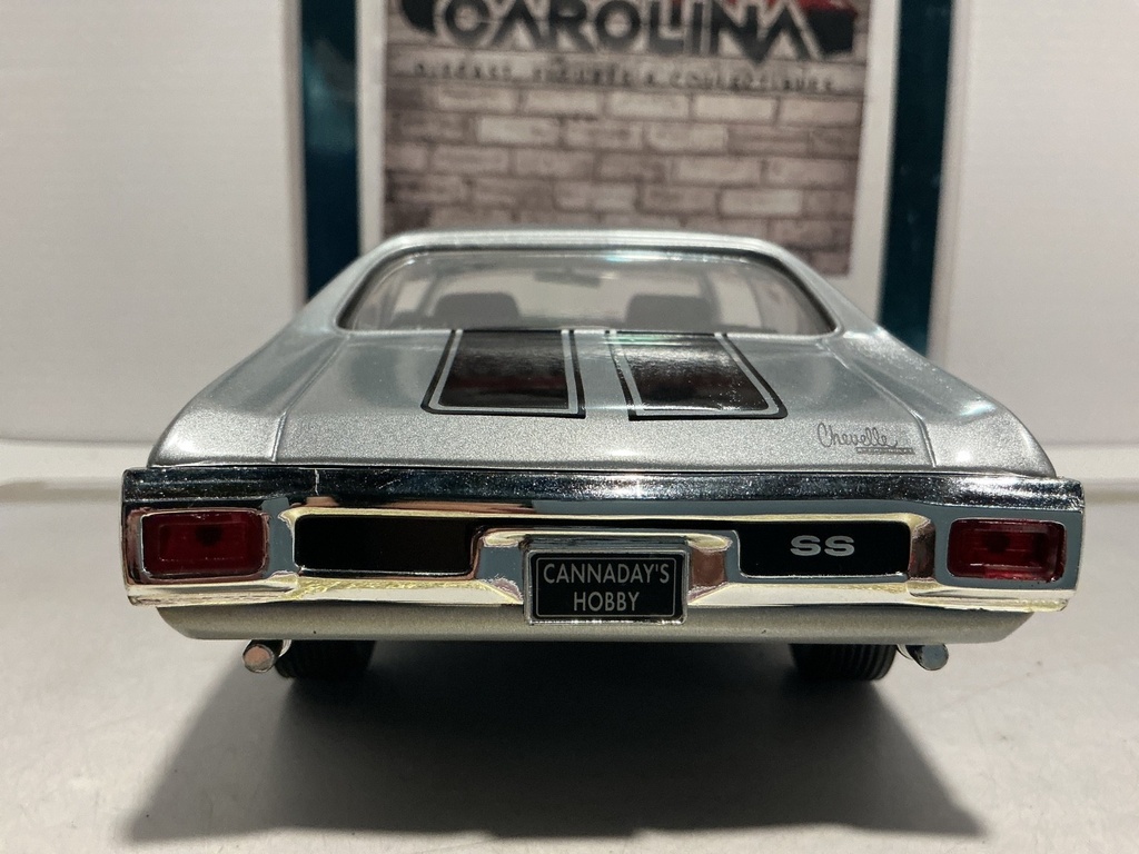 1:18 ERTL 1970 CHEVELLE SILVER ON BLACK [RASH ON ROOF]   [NO BOX] image
