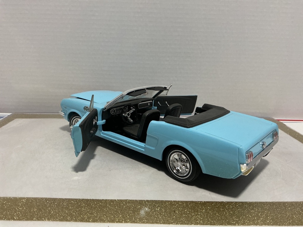 1:18 REVELL 1965 FORD MUSTANG [HOOD DOES NOT SHUT]   [NO BOX] image