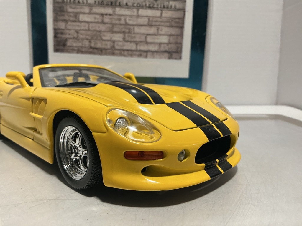 1:18 ROAD SIGNATURE SHELBY SERIES 1 YELLOW [NO BOX] image