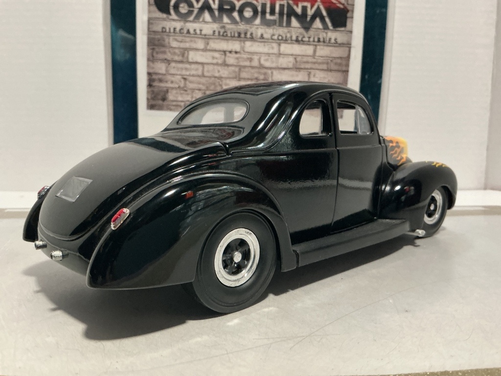 1:18 UNIVERSAL HOBBIES 1940 FORD DELUXE BLACK W/ FLAMES  [NO BOX] image