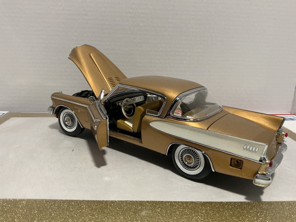 1:18 MOTORMAX 1958 STUDEBAKER NO GAS COVER  [NO BOX] image