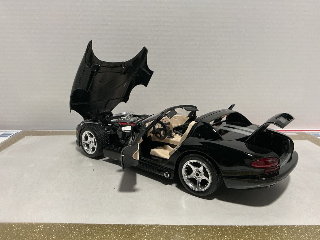 1:18 BBURAGO VIPER BLACK / TAN RT/10 [NO BOX] image