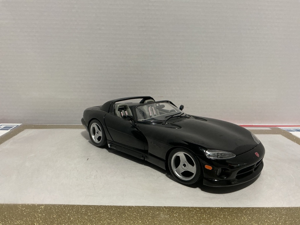 1:18 BBURAGO VIPER BLACK / GRAY RT/10 [NO BOX] image