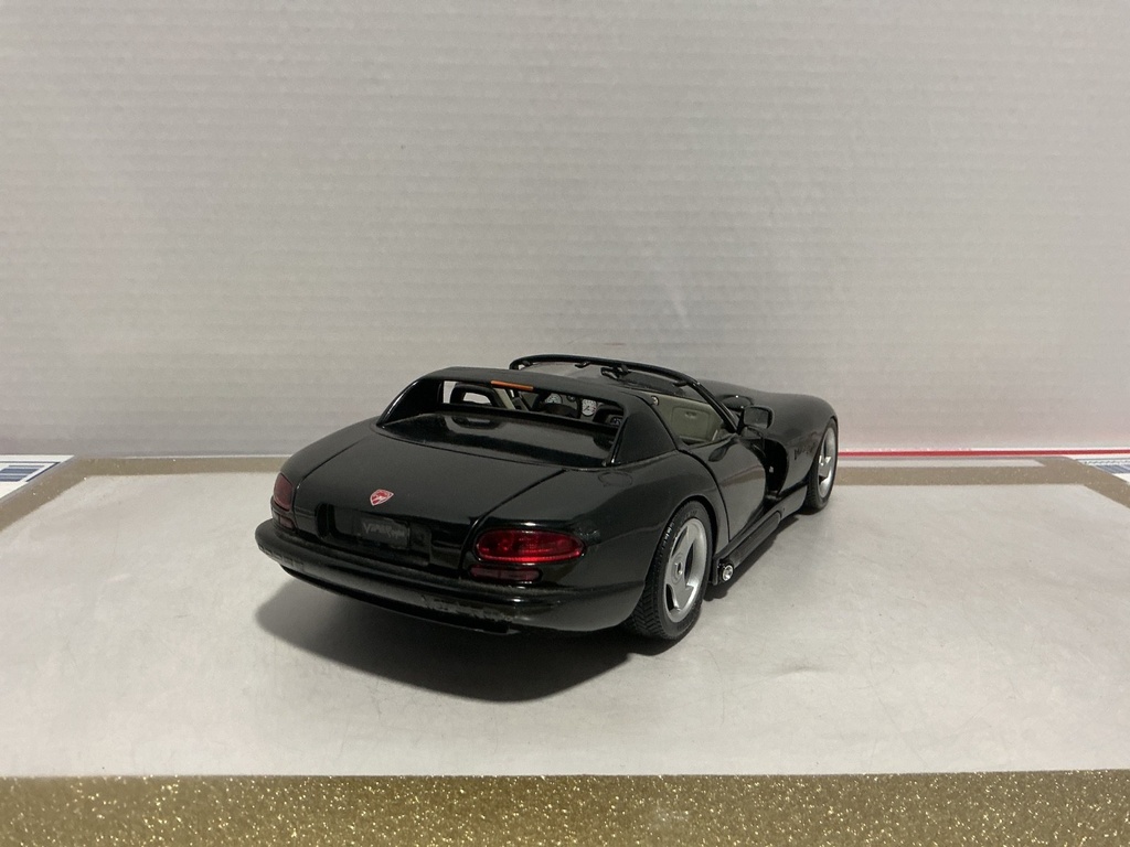 1:18 BBURAGO VIPER BLACK / GRAY RT/10 [NO BOX] image