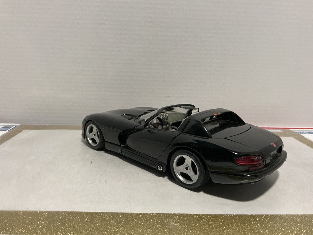 1:18 BBURAGO VIPER BLACK / GRAY RT/10 [NO BOX] image