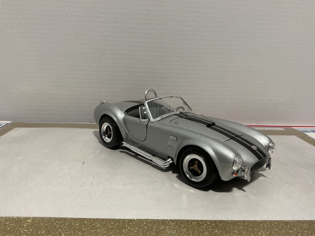1:18 ROAD LEGENDS SHELBY COBRA 427 [NO BOX] image