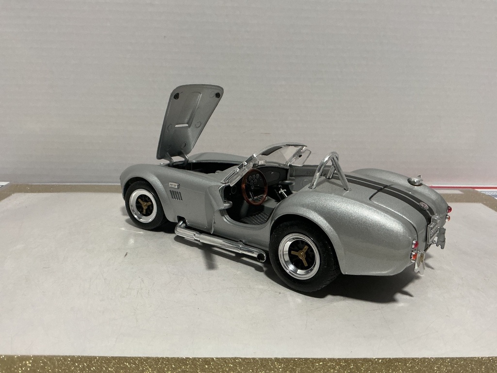 1:18 ROAD LEGENDS SHELBY COBRA 427 [NO BOX] image