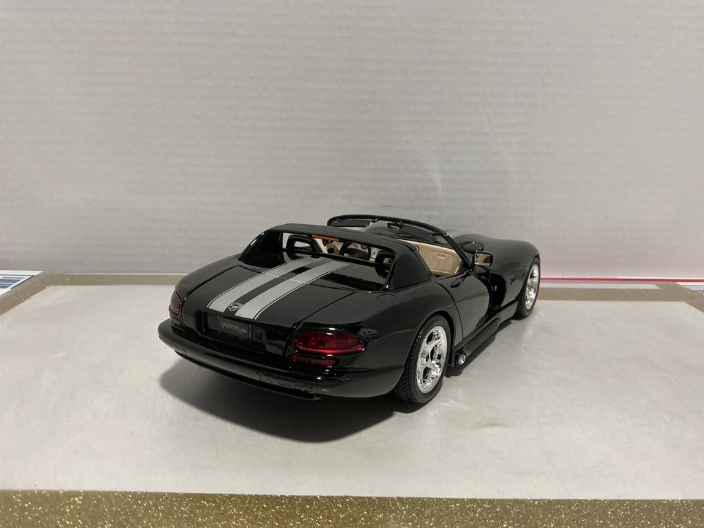 1:18 BURAGO VIPER BLACK ON TAN [NO BOX] image