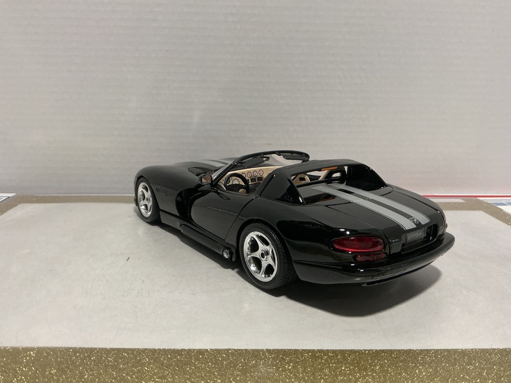 1:18 BURAGO VIPER BLACK ON TAN [NO BOX] image