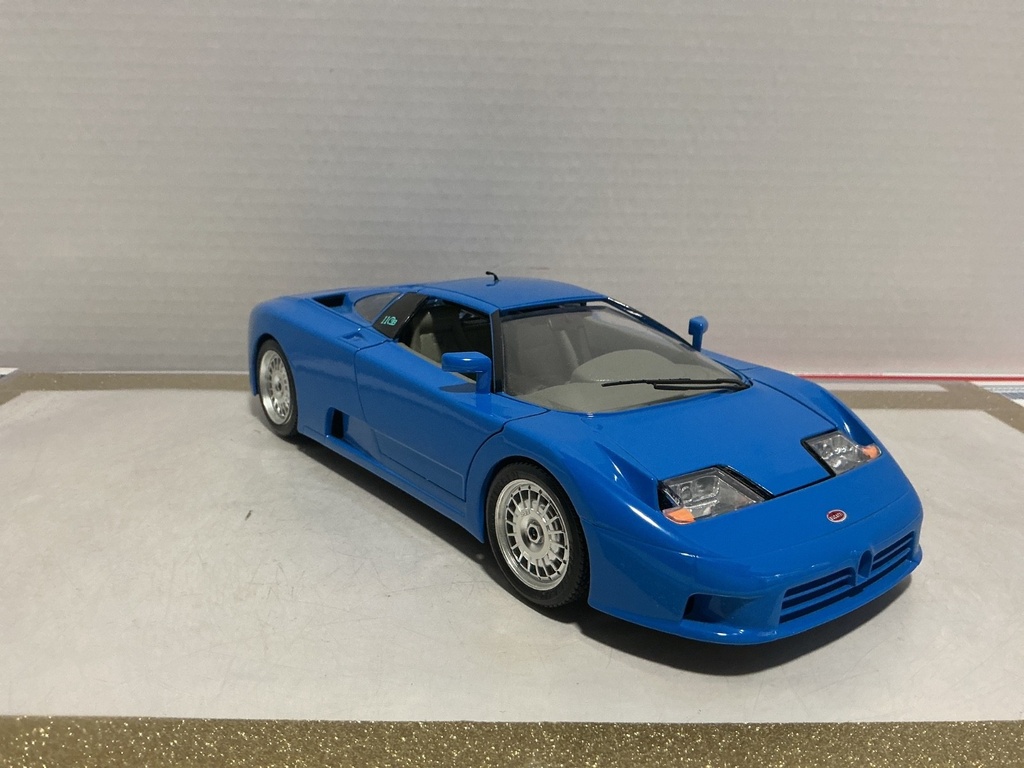 1:18 BBURAGO BUGATTI BLUE ON GRAY [NO BOX] image
