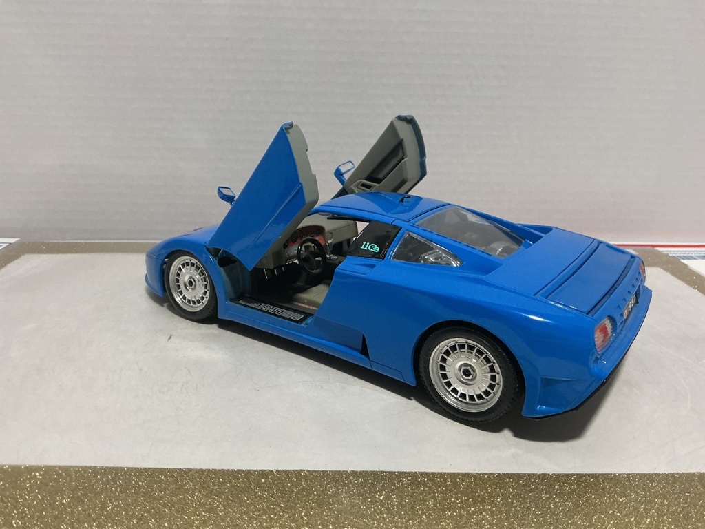 1:18 BBURAGO BUGATTI BLUE ON GRAY [NO BOX] image