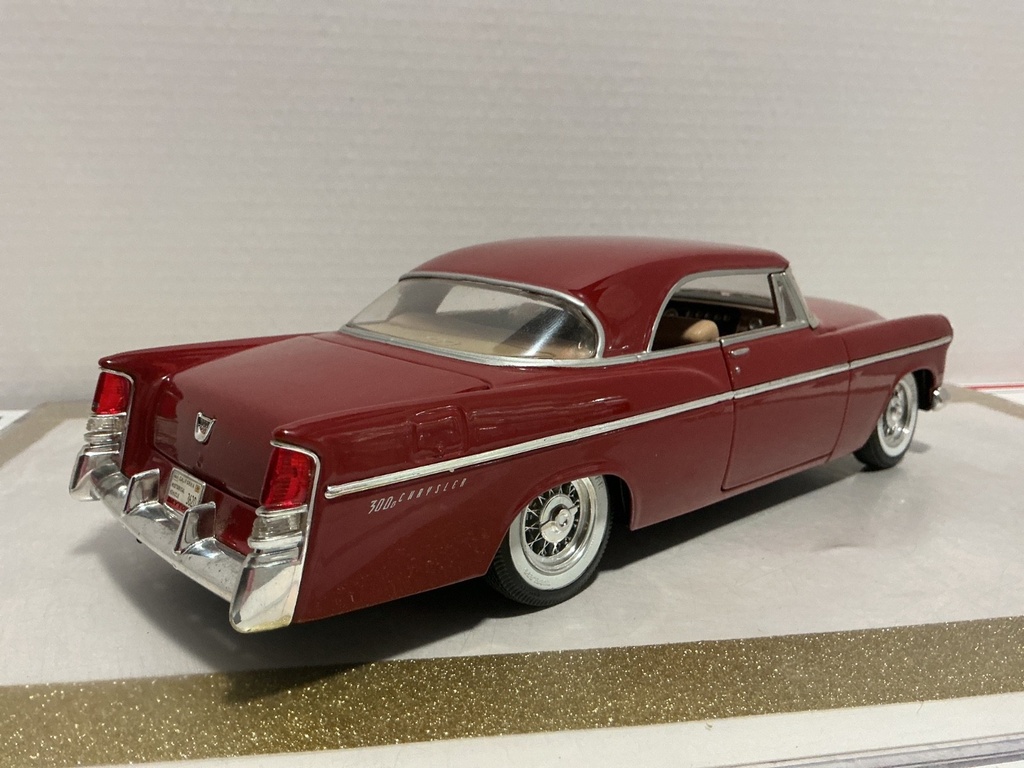 1:18 MAISTO 1956 CHRYSLER 300 B RED ON TAN [NO BOX] image