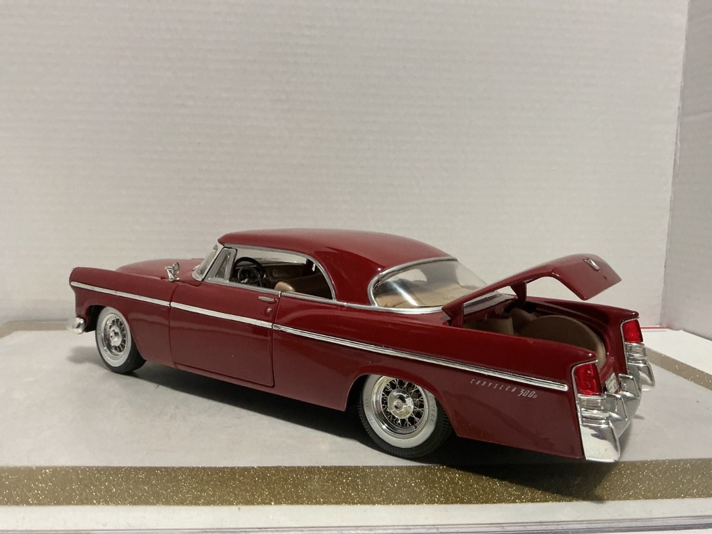1:18 MAISTO 1956 CHRYSLER 300 B RED ON TAN [NO BOX] image