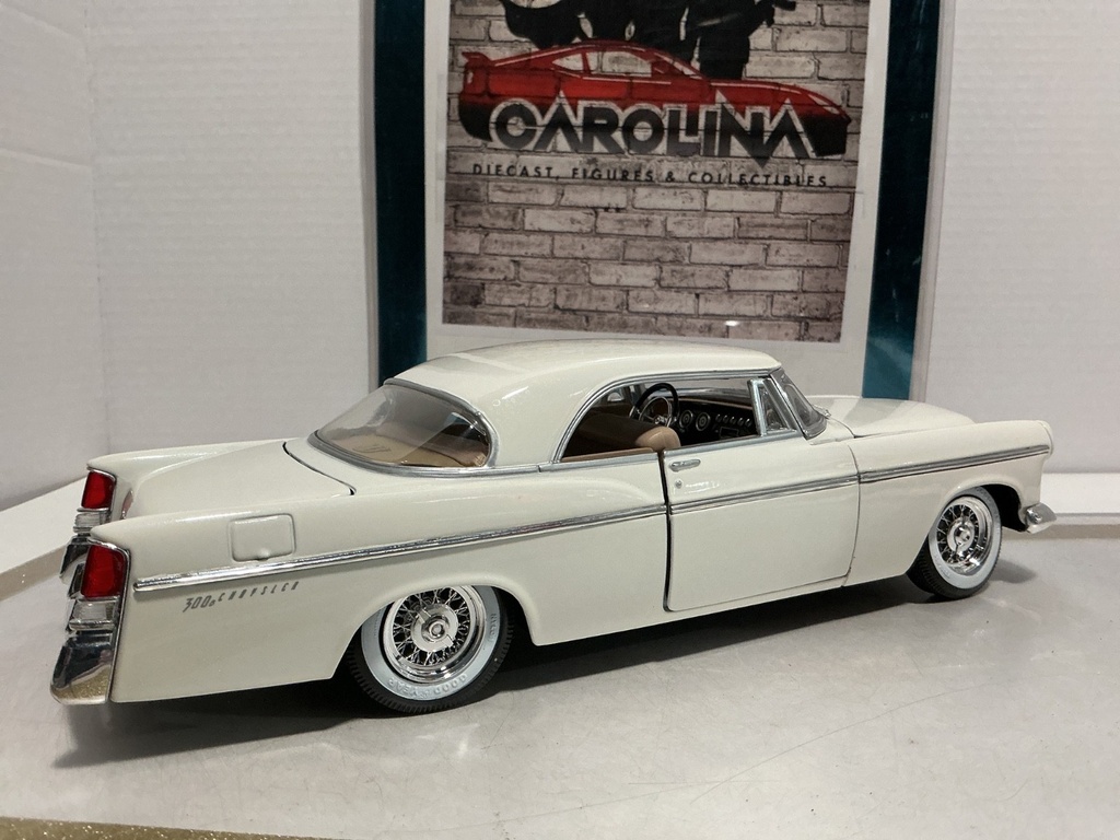 1:18 MAISTO CHRYSLER 300B [MISSING HEADLIGHT / NO ANTENNA] [NO BOX] image