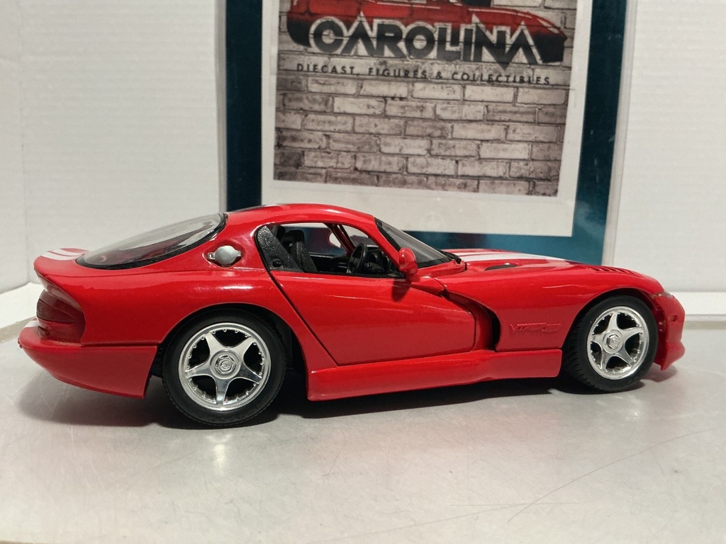 1:18 MAISTO VIPER GTS RED WITH WHITE STRIPES [NO BOX] image