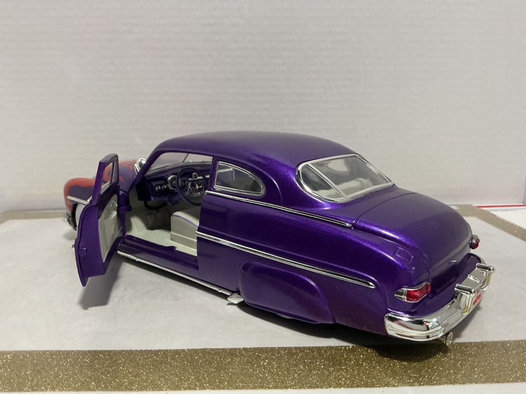1:18 ERTL 1949 MECURY LEAD SLED  [NO BOX] image
