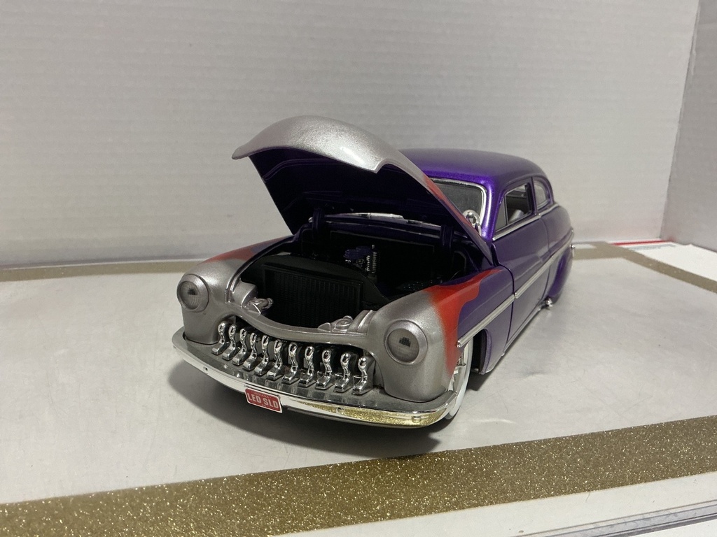 1:18 ERTL 1949 MECURY LEAD SLED  [NO BOX] image