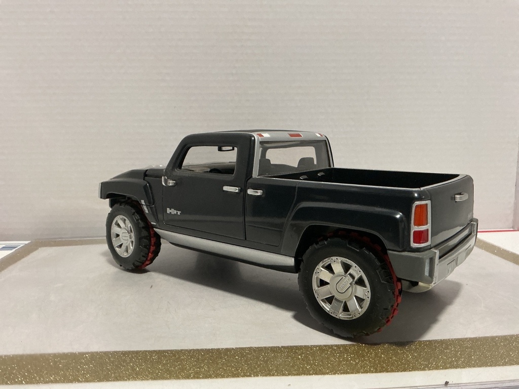 1:18 HOTWHEELS HUMMER H3T [MISSING MIRRORS] [NO BOX] image