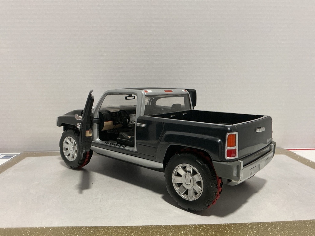 1:18 HOTWHEELS HUMMER H3T [MISSING MIRRORS] [NO BOX] image