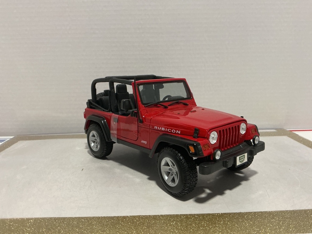 1:18 MAISTO JEEP WRANGLER RUBICON RED ON BLACK image