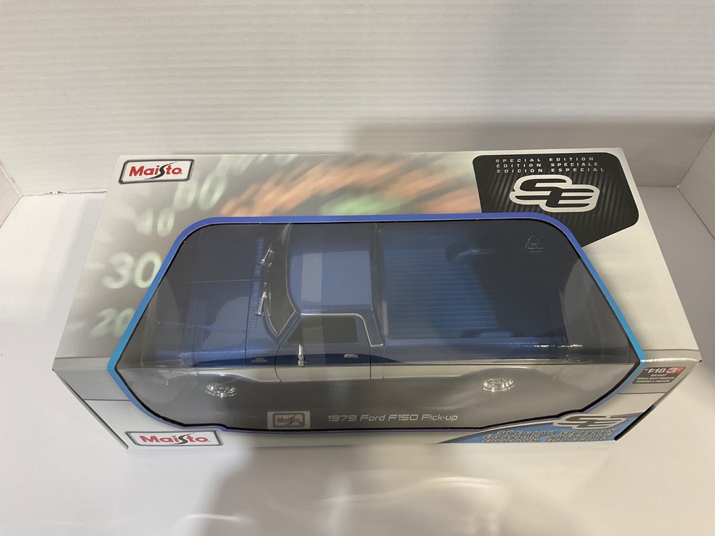 1:18 MAISTO 1979 FORD F150 PICK-UP BLUE WITH WHITE STRIPES image