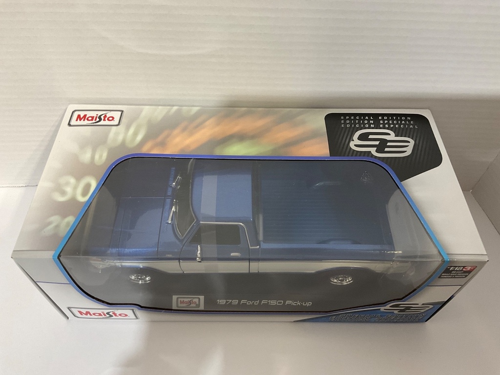 1:18 MAISTO 1979 FORD F150 PICK-UP BLUE WITH WHITE STRIPES image