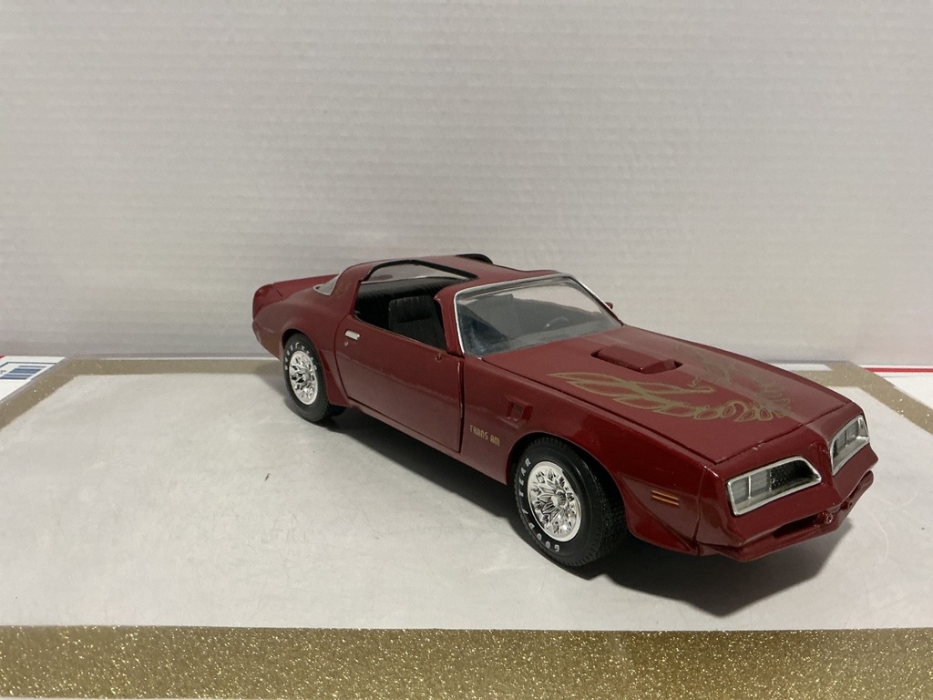 1:18 ERTL 1977 FIREBIRD BURGUNDY ON BLACK [PAINT BUBBLES] [NO BOX] (HOOD BROKEN) image